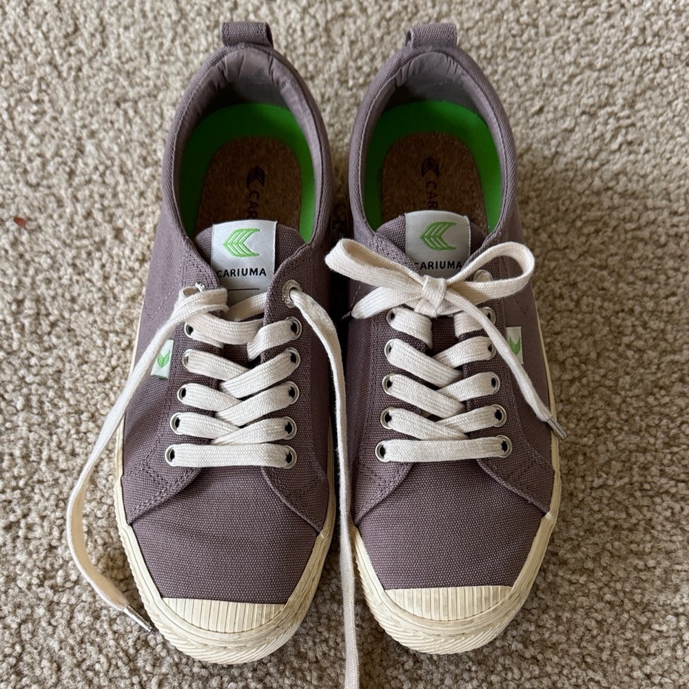 Cariuma OCA Low Canvas Sneakers with White Laces (extra grey laces) - worn once
